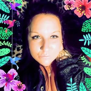 Meet your Posher, Adrienne